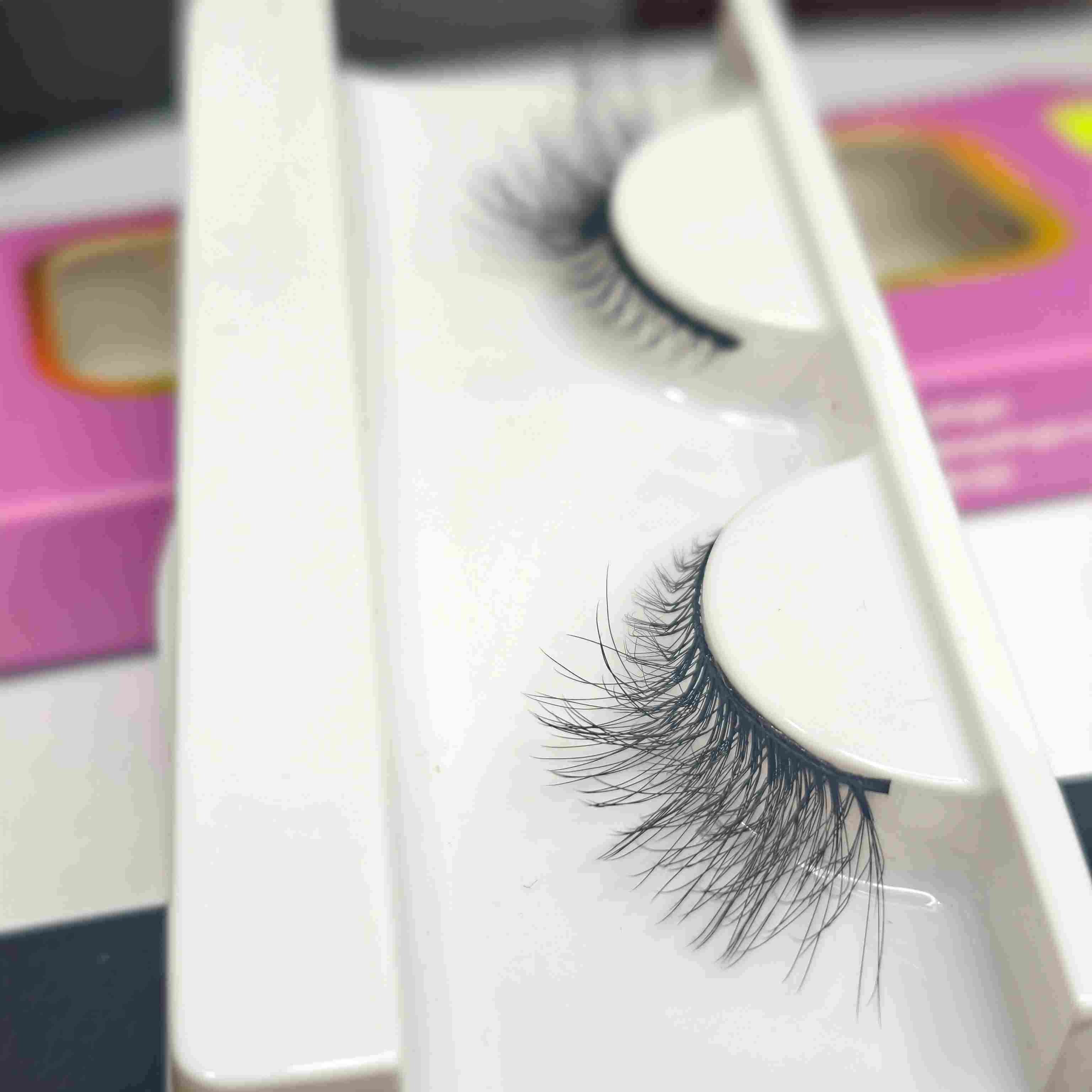 1 pair single lash-Winged
