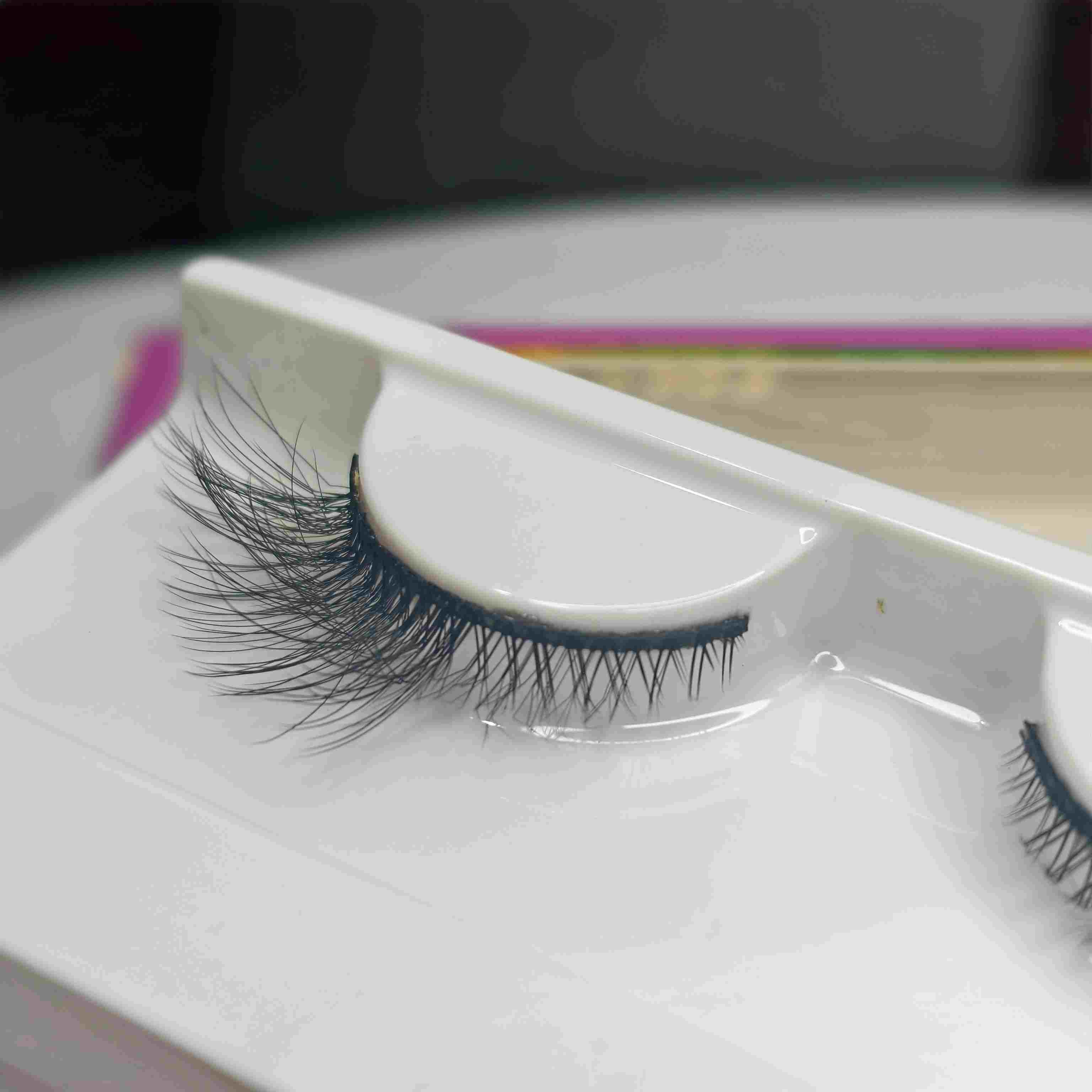 1 pair single lash-Winged