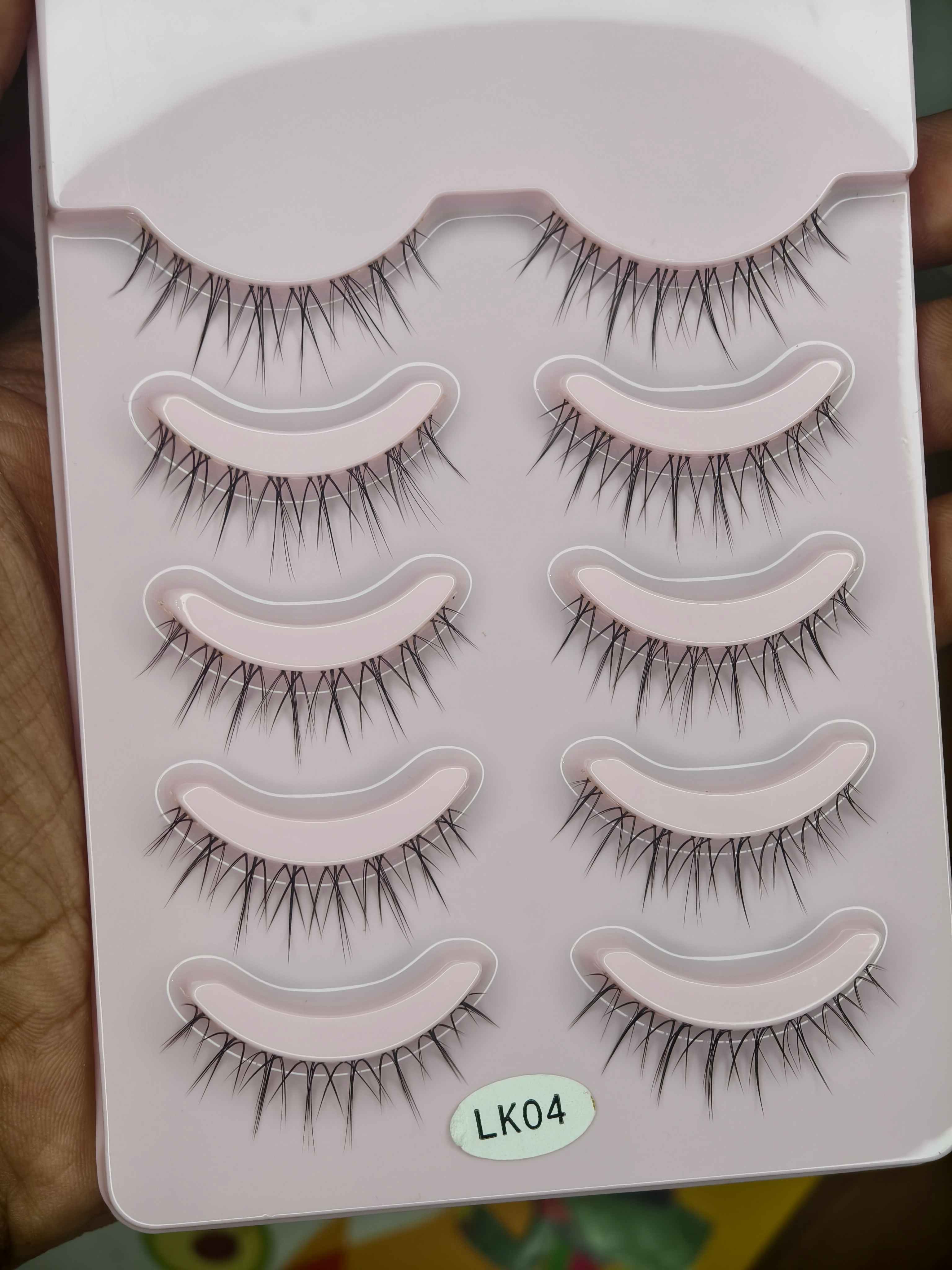Extremly Natural lightweight lash-LK04