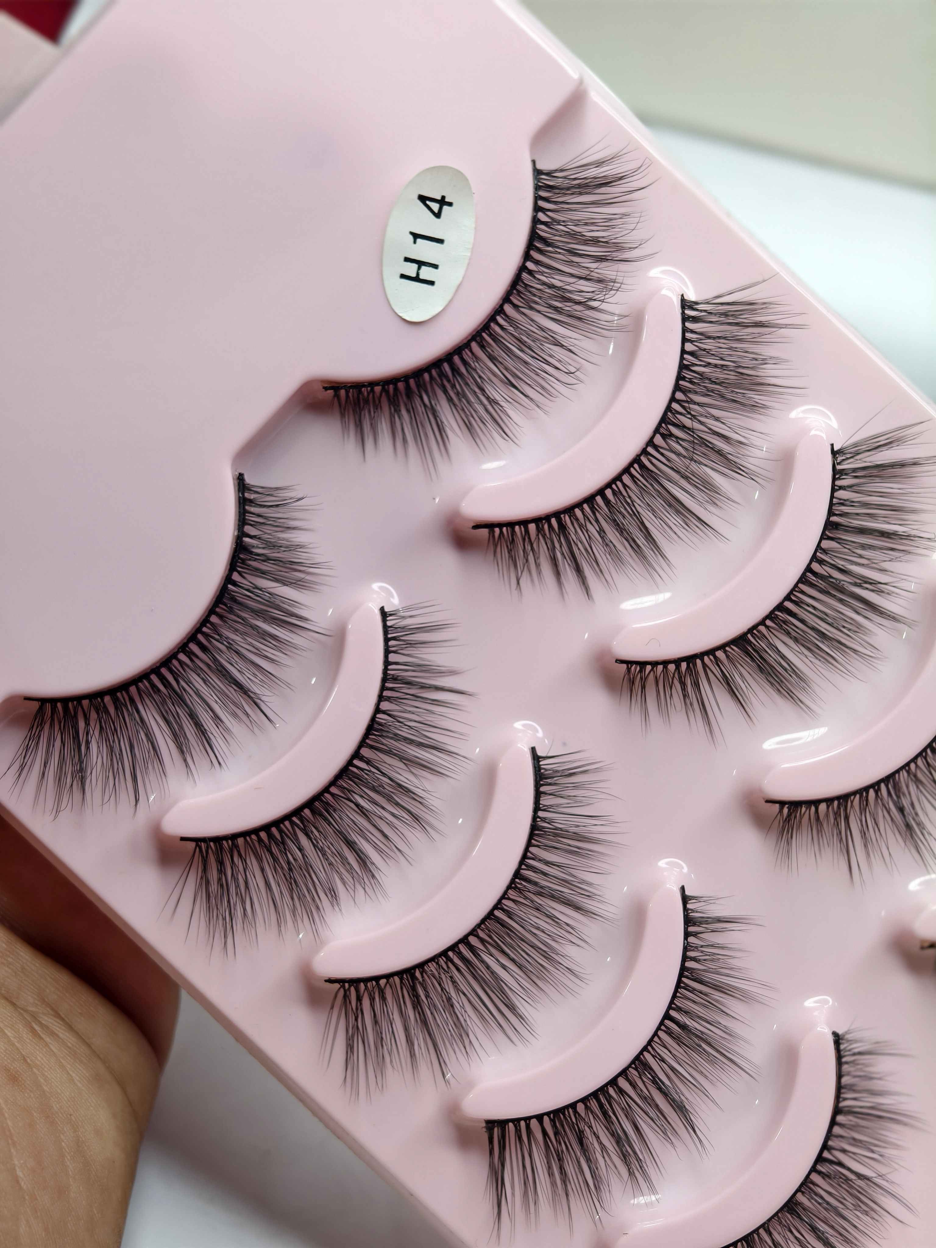 Extremly Natural lightweight lash-H14